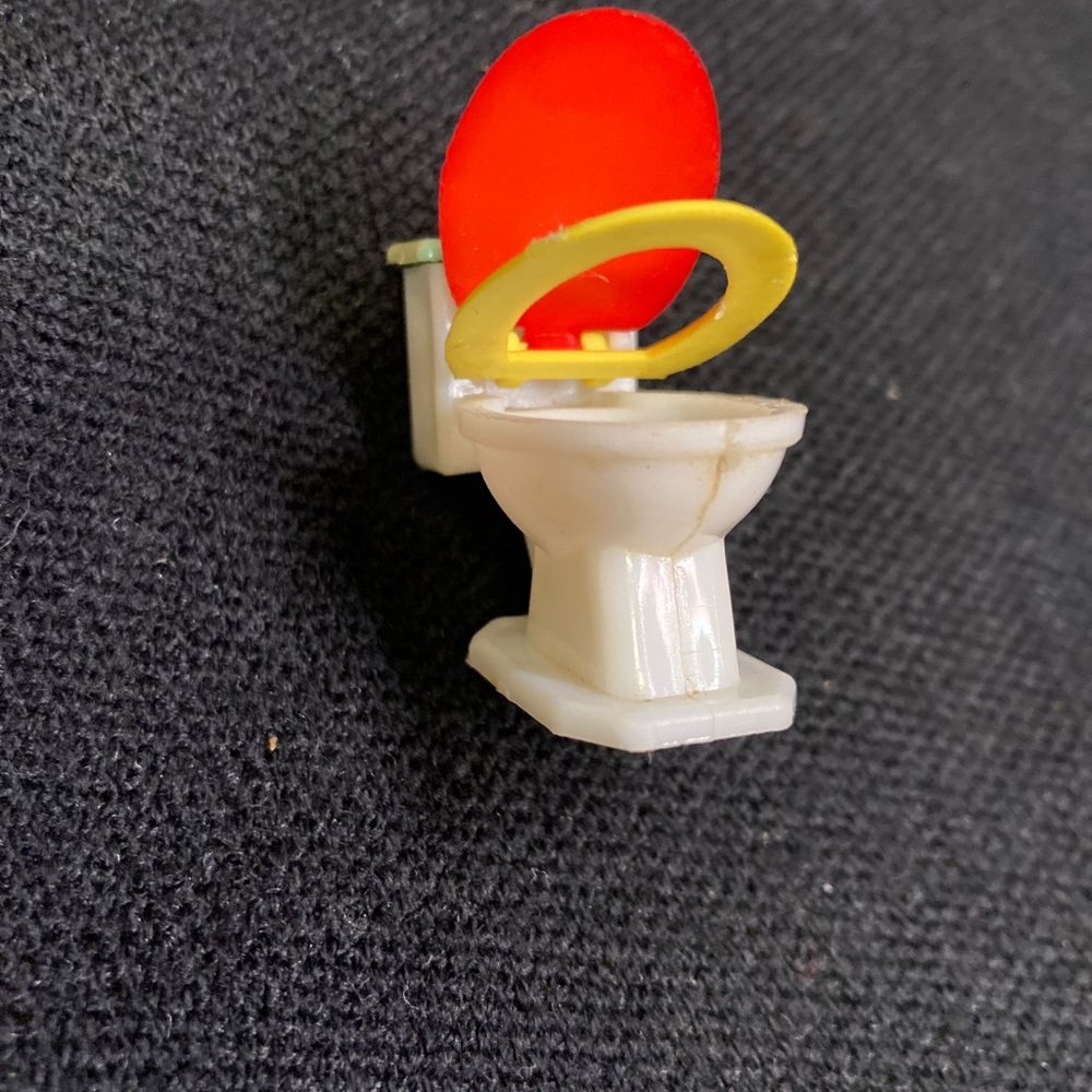 Dollhouse toilet. 12:1 great used condition.